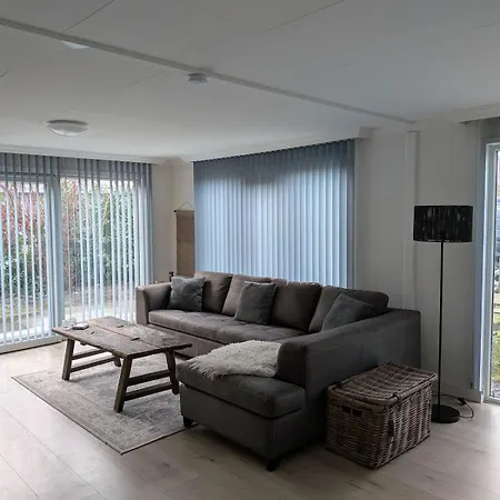 Chalet Bright With Hot Tub Near Breda Molenschot